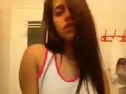 Menina turca se despindo e se masturbando